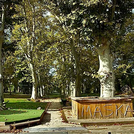 فيلة Domaine Le Maska